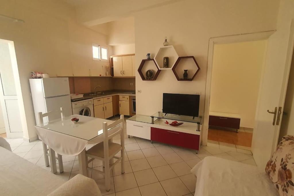 Rose'S Apartment Sarandë Buitenkant foto